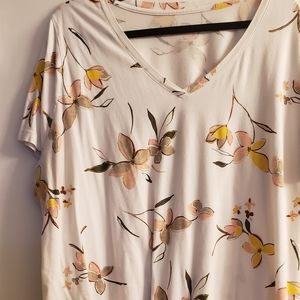 Ava Avi top w/ floral print